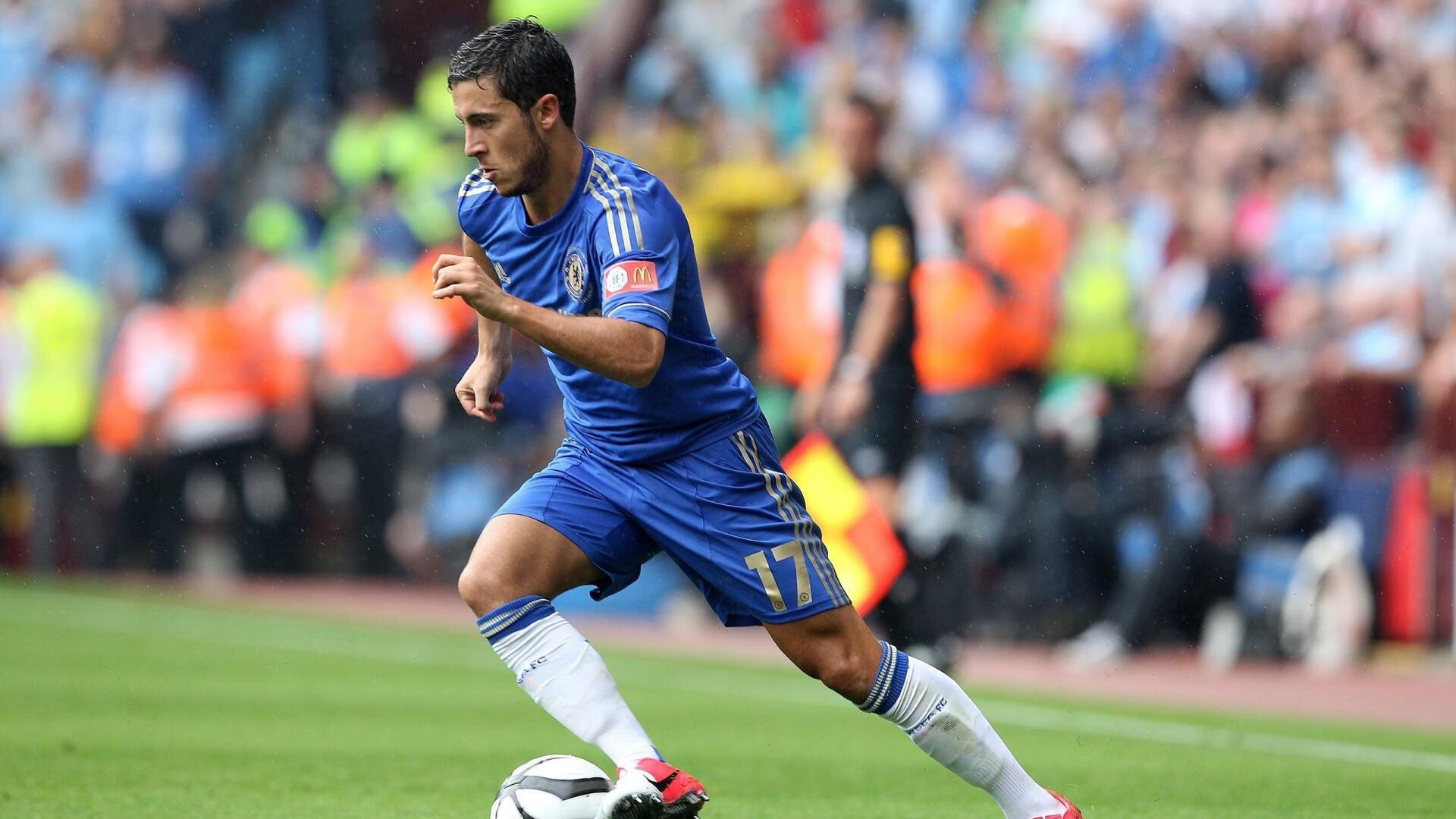 烈焰新星冲破苍穹，Rookie爆冷击败老鹰，精彩发挥引爆全场！新星Rookie爆冷击落老鹰，赛场表现引全场沸腾